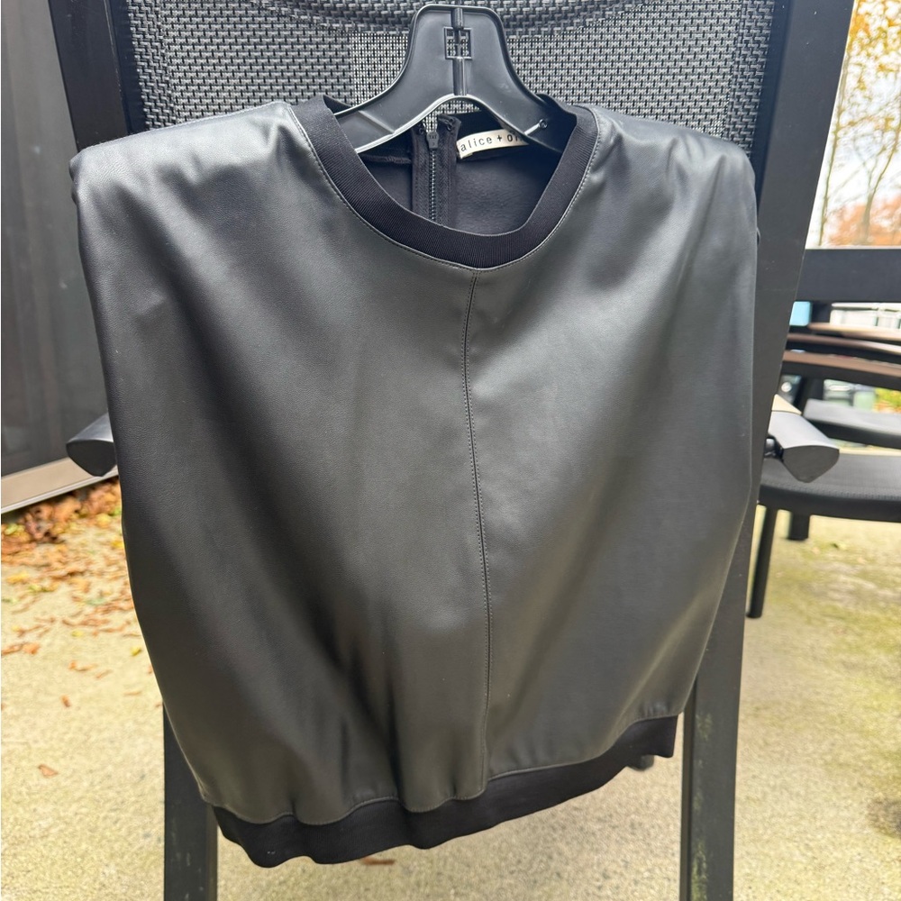alice + olivia faux leather muscle tank blk Sz M